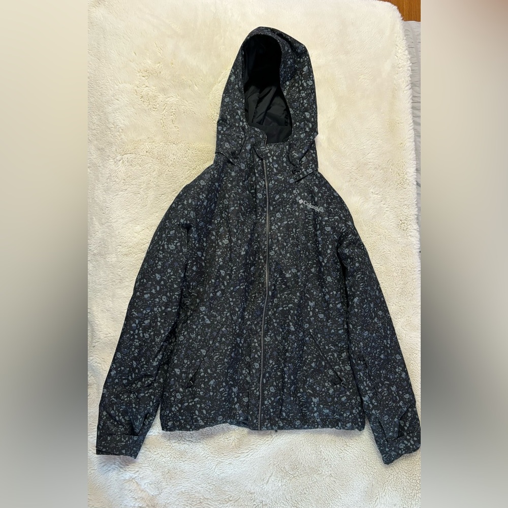 This is a very warming Omni heat, Columbia sport tour company, medium jacket
